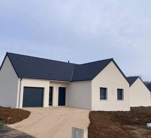 Maison de plain-pied enduit blanc livrée par MAISON CMI en Loir-et-Cher