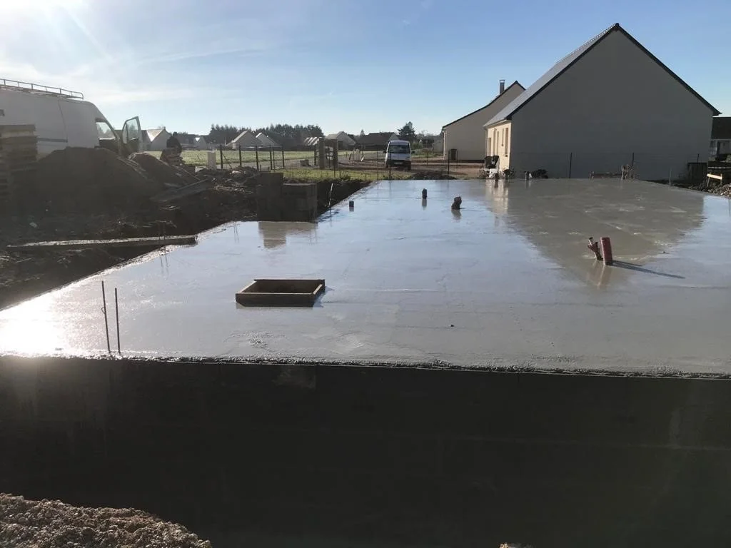 Plancher sur vide sanitaire fraîchement coulé, chantier MAISON CMI